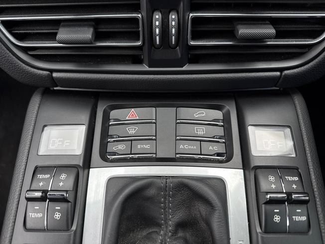 PORSCHE Macan Photo 41