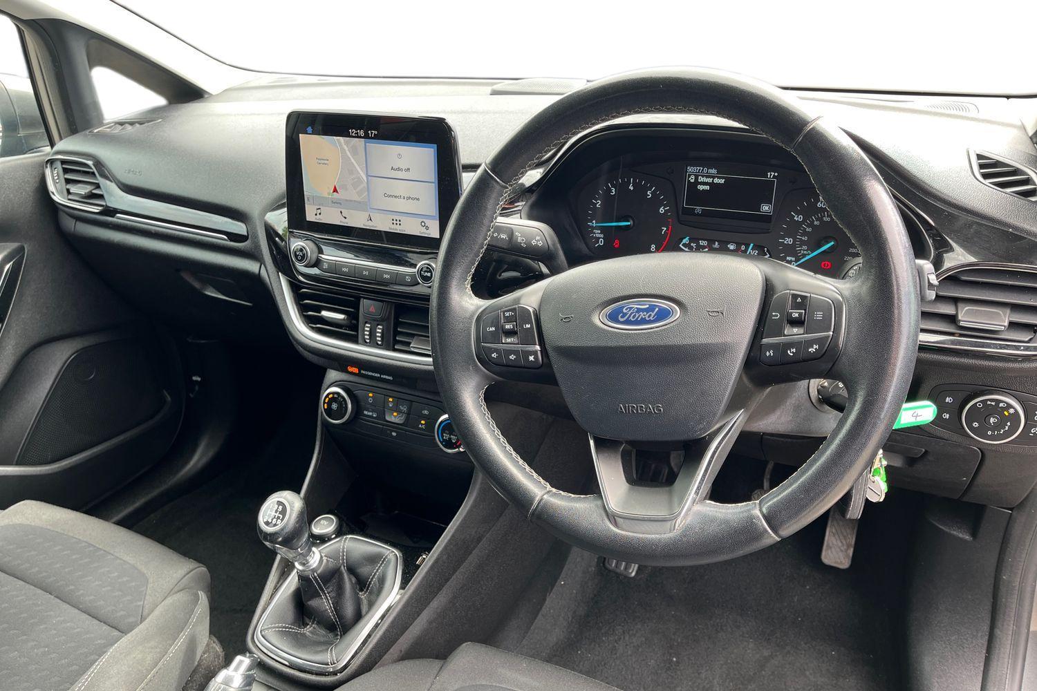 Ford FIESTA Photo 8