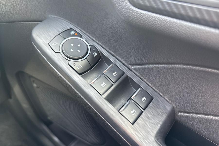 Ford KUGA Photo autoimg-6860eb49fbcea4d6d804f9fe0ceab2bd39b2e8a1.jpg