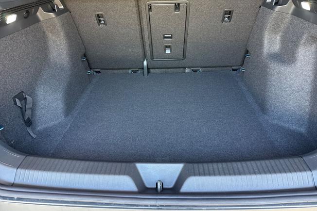 VOLKSWAGEN ID.4 Photo 12