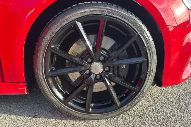 AUDI S3 Photo 5