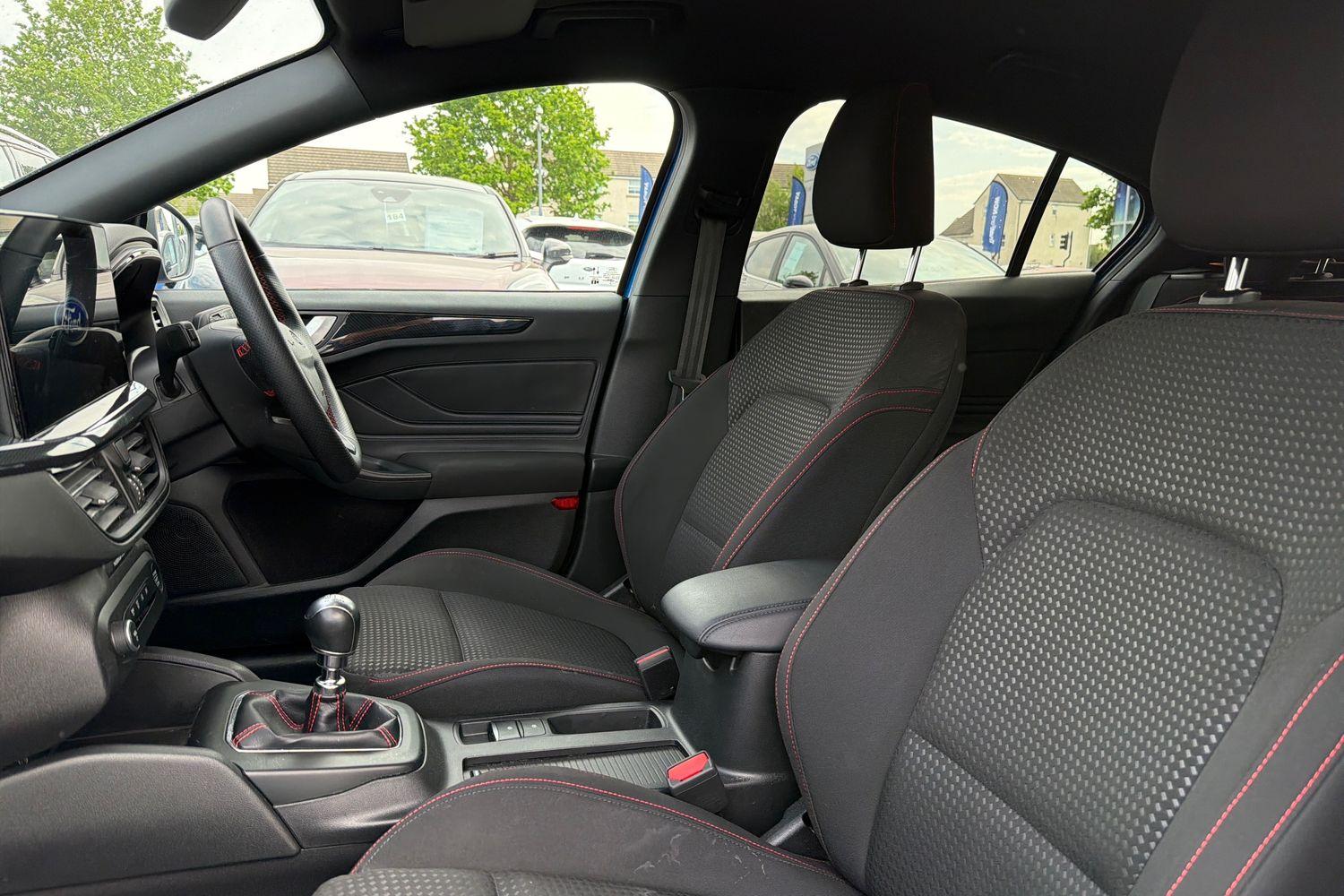 Ford FOCUS Photo 18