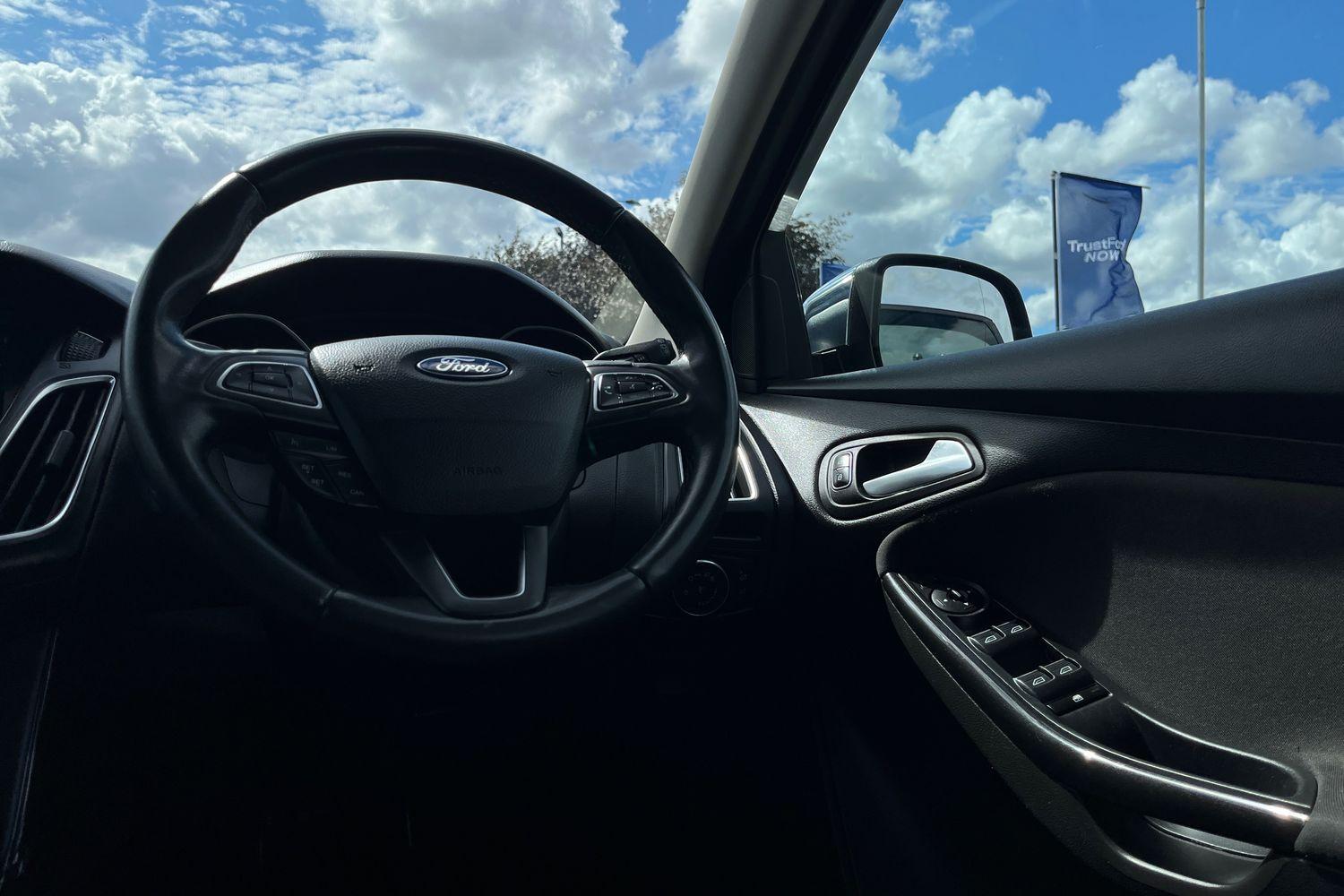 Ford FOCUS Photo 11