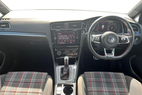 Volkswagen Golf GTI Performance Photo autoimg-686a5a873561a839d98c5894cbda49ee477b34cd.jpg