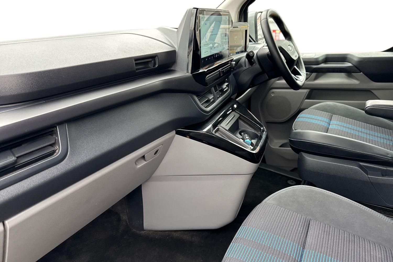 Ford TRANSIT CUSTOM Photo 2