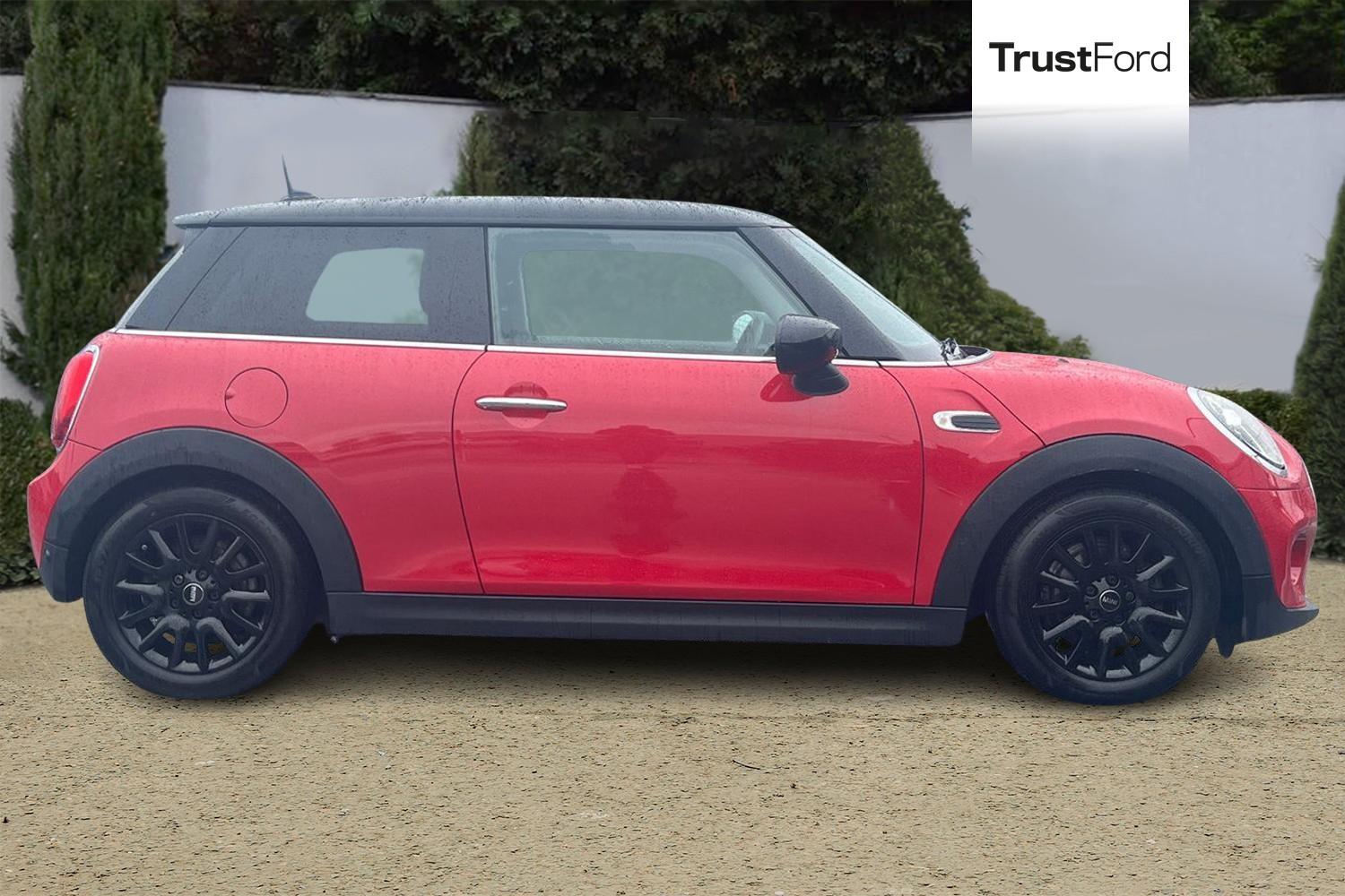 MINI HATCHBACK Photo 2