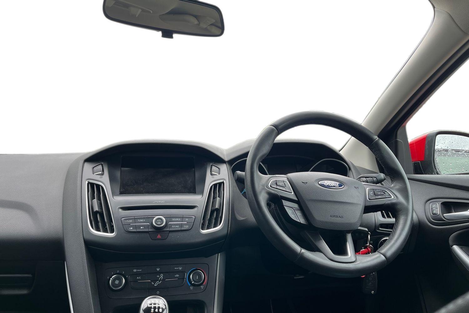 Ford FOCUS Photo 9