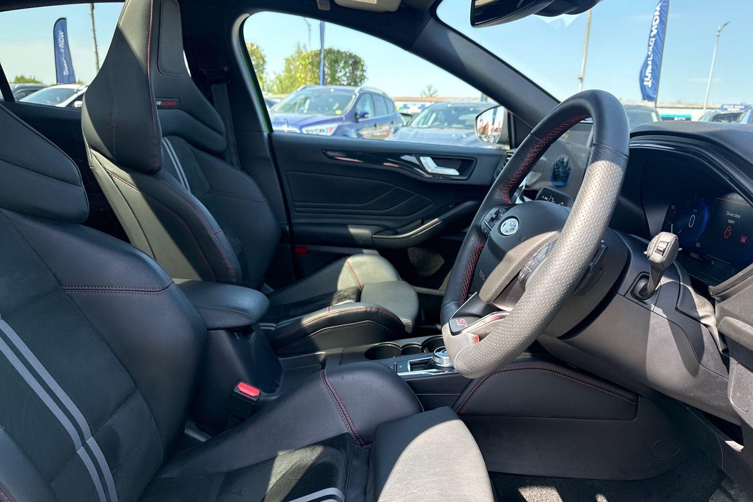 Ford FOCUS Photo 16