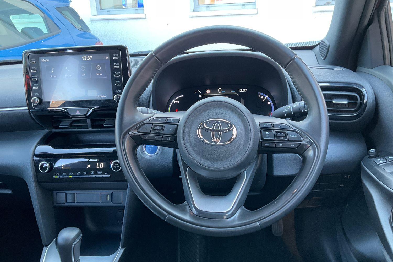 Toyota YARIS CROSS Photo 11