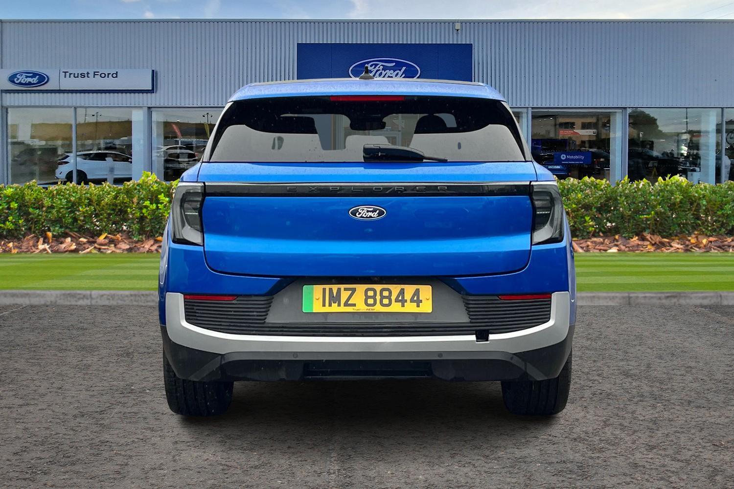 Ford Explorer Photo 6