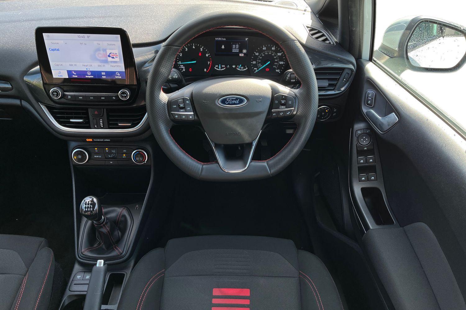 Ford FIESTA Photo 10