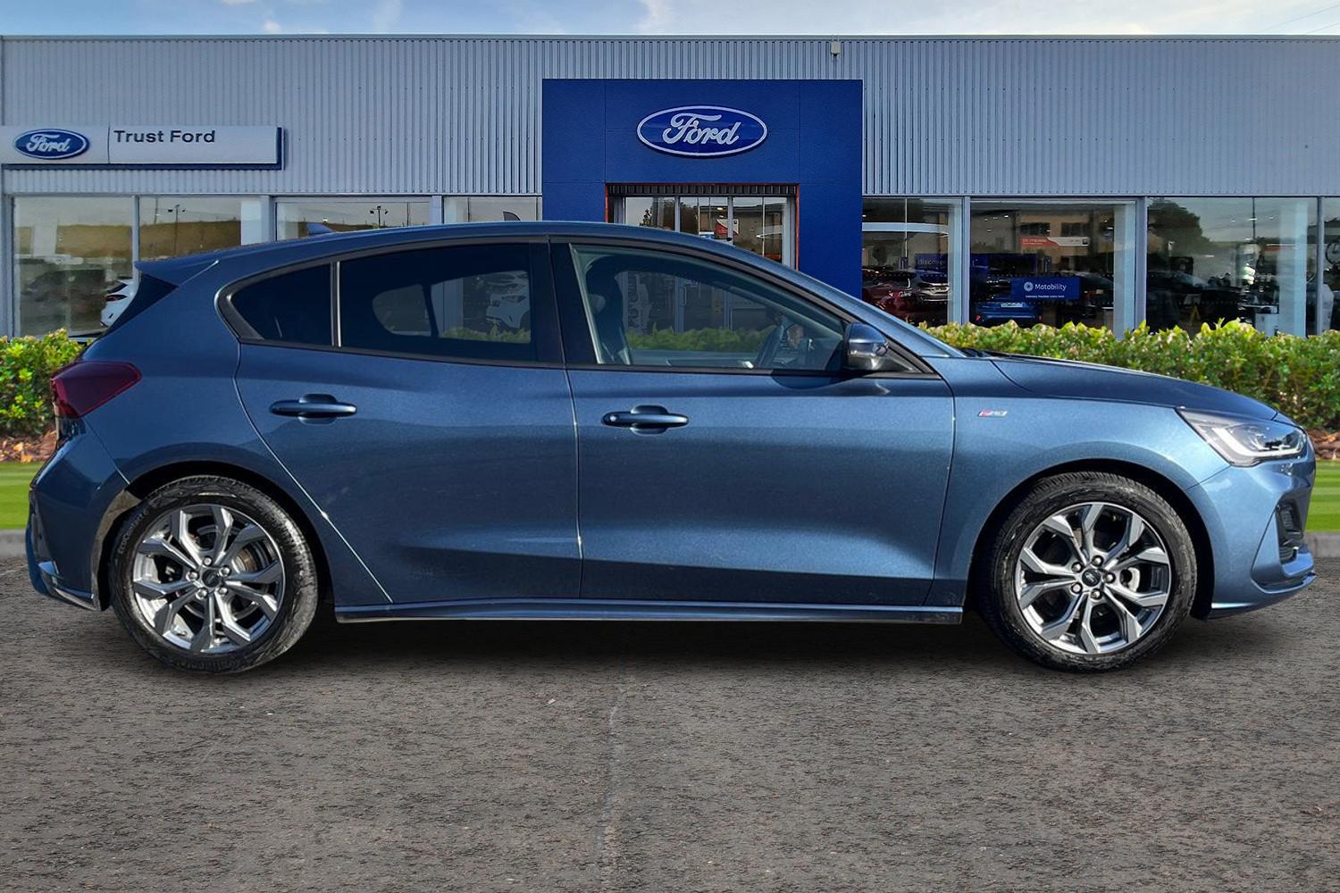 Ford FOCUS Photo 2