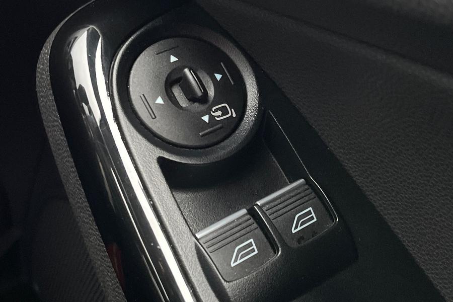 Ford Fiesta Photo autoimg-68876b9c53e04291973a0ad42d27535836300123.jpg