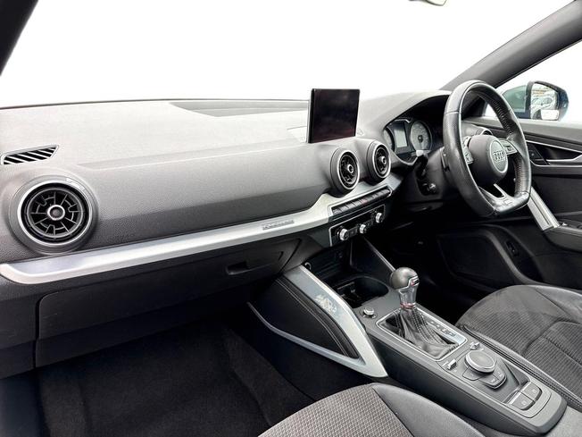 AUDI Sq2 Photo 2