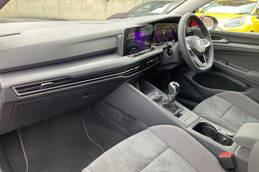Volkswagen GOLF Photo autoimg-688b99f04633bfeaea3ad55ca76c40d9c42d4c26.jpg