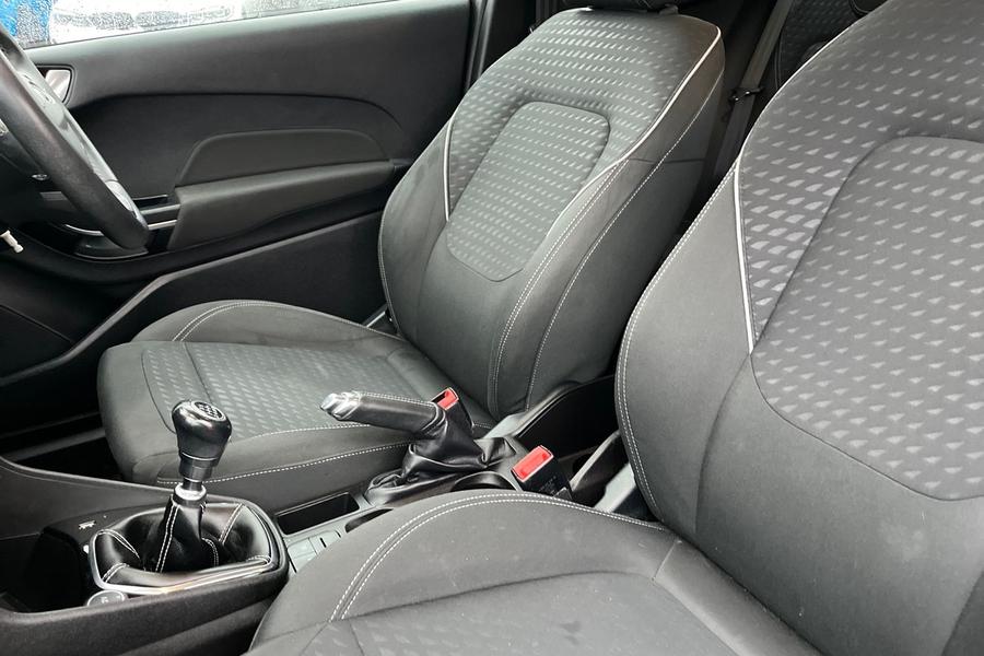 Ford FIESTA Photo autoimg-68980c44bbf9af69e6096720bc826562ac0fbd93.jpg