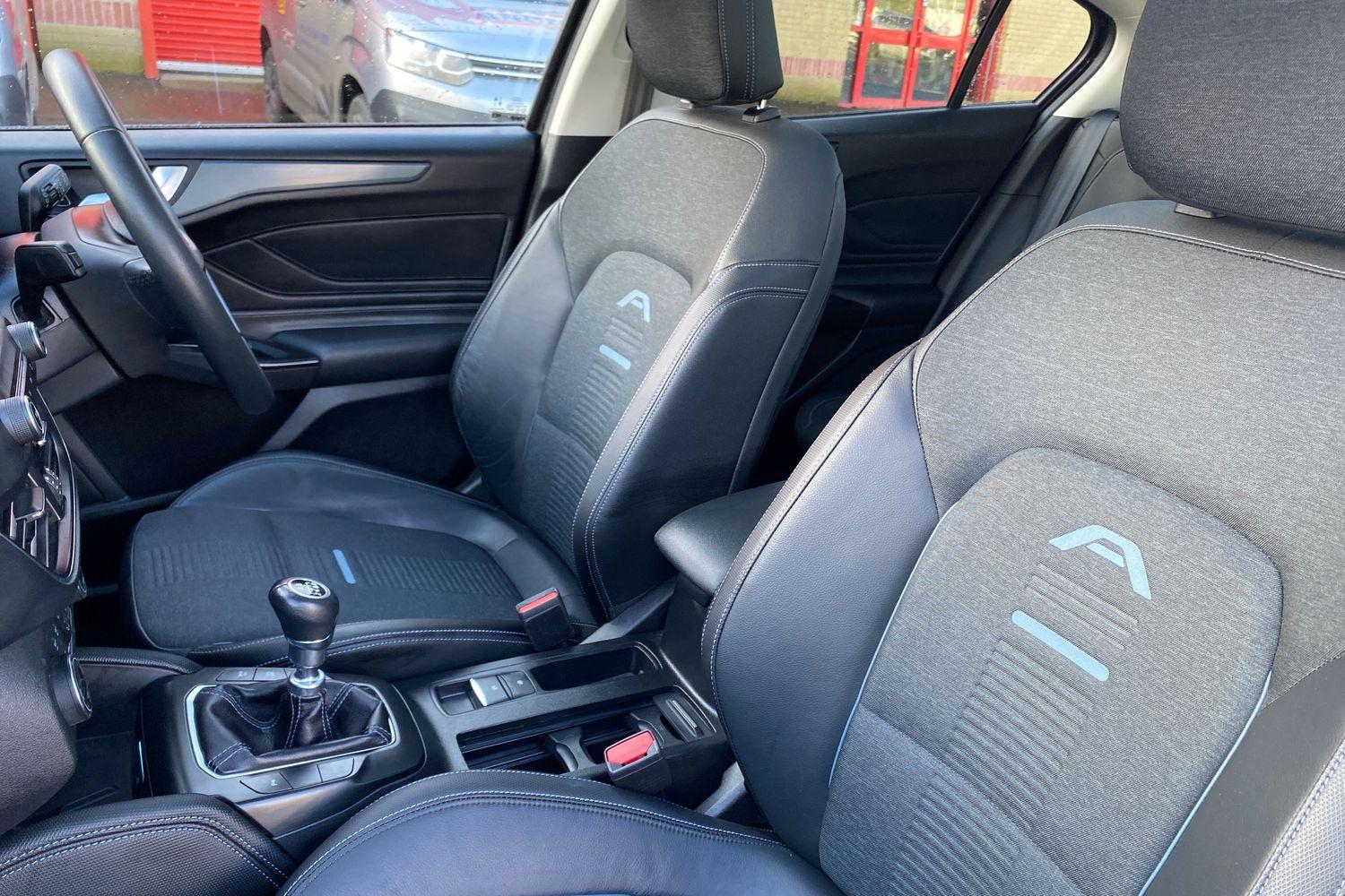 Ford FOCUS Photo 18