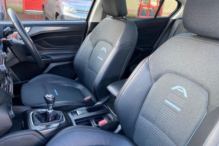 Ford FOCUS Photo autoimg-689a6360c5064e6d9eb8090bf85e41d1046b76d0.jpg
