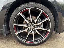 TOYOTA Yaris Photo 5