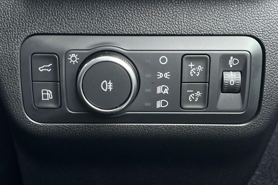 Ford KUGA Photo autoimg-689cc576e5ace12a53cd57583e223a3bd4e0f1a5.jpg