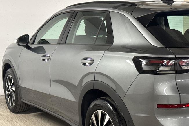 VOLKSWAGEN T-Roc Photo 26