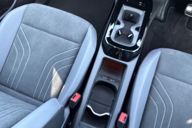 VOLKSWAGEN ID.4 Photo 23