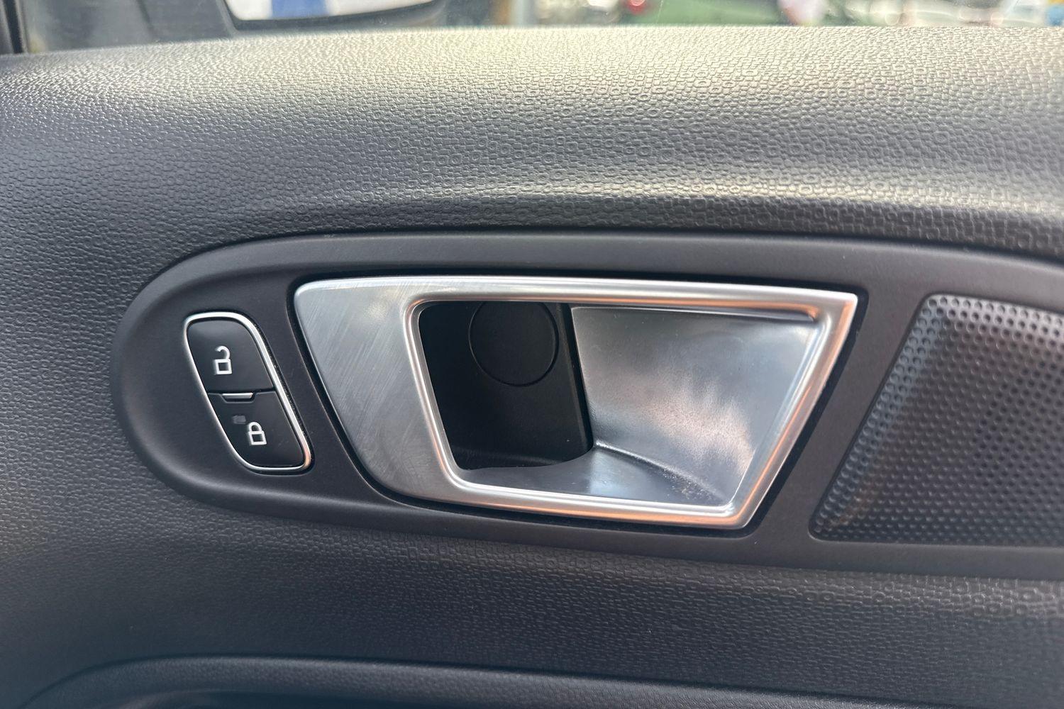 Ford ECOSPORT Photo 32