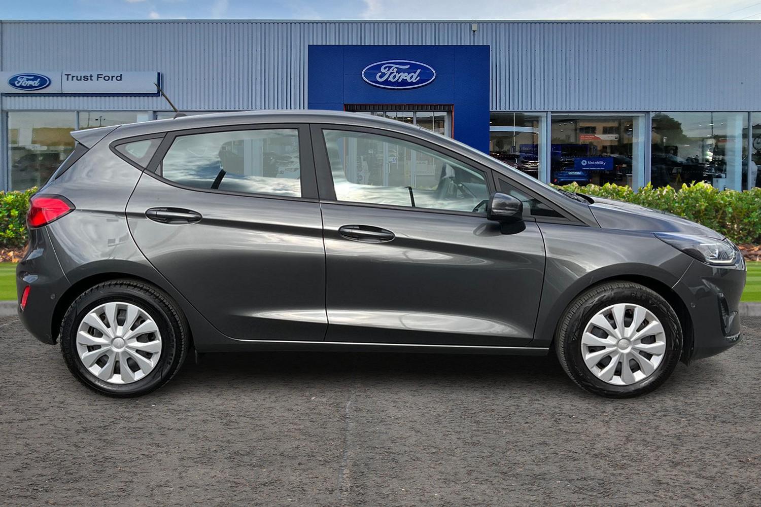 Ford FIESTA Photo 2