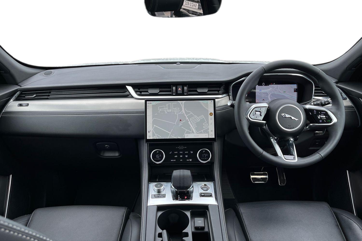 Jaguar F-PACE Photo 9