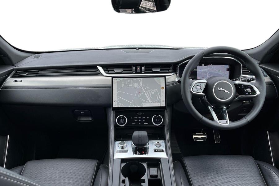 Jaguar F-PACE Photo autoimg-68adc00b0f6f79a2ec14d7072a1e0829dbb5f7ff.jpg