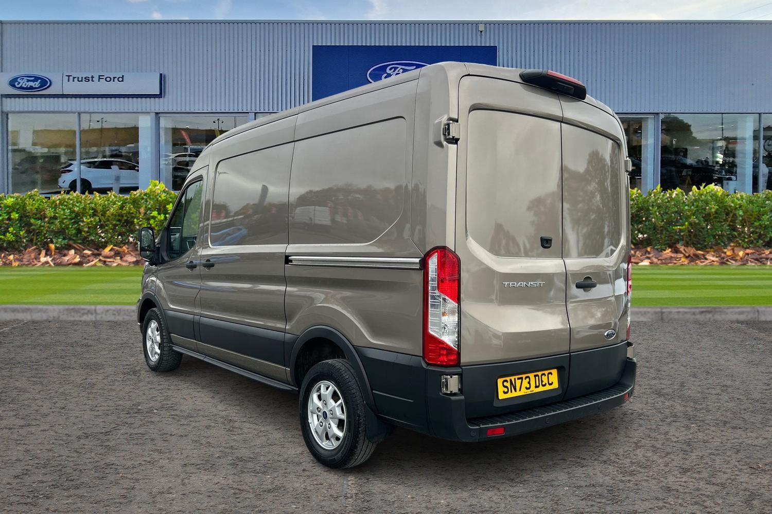 Ford Transit Photo 1