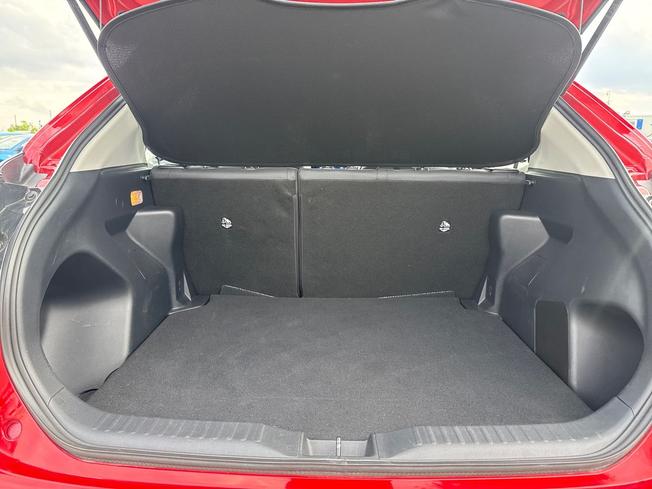 TOYOTA Yaris Cross Photo 12