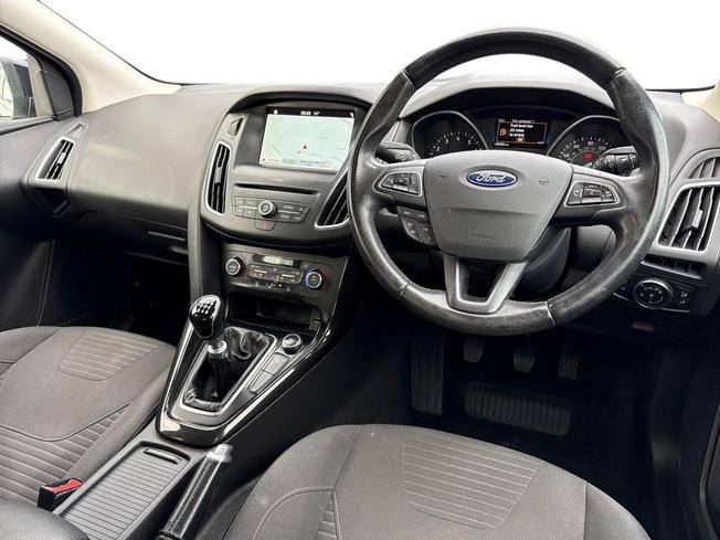 FORD Focus Photo 11