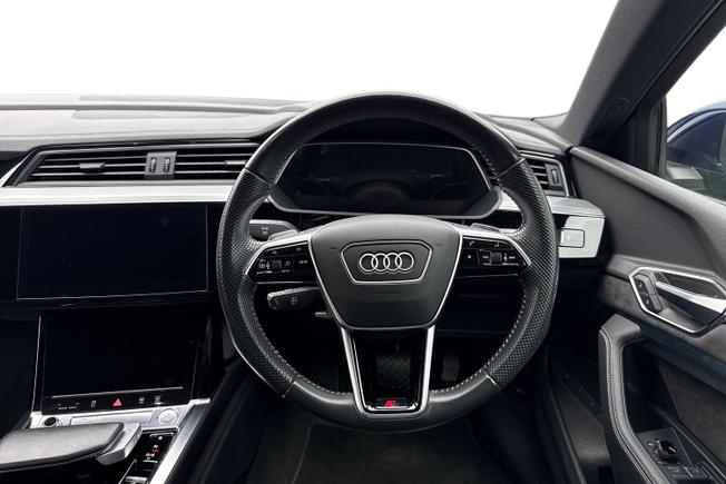Audi e-tron Photo 11