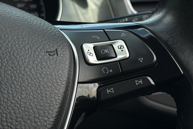 VOLKSWAGEN Golf Photo 17