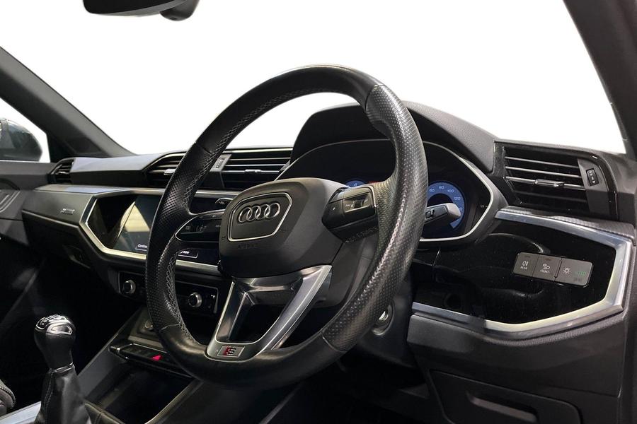 Audi Q3 Photo autoimg-68d4b71c630fa79499d72d3faf5867c25c422981.jpg
