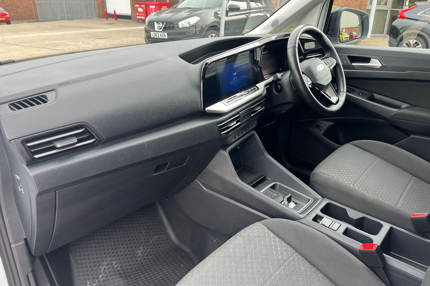 Ford TRANSIT CONNECT Photo 32