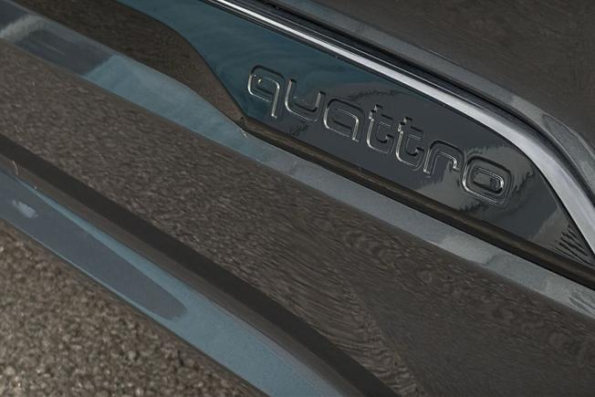 AUDI Q7 Photo 41