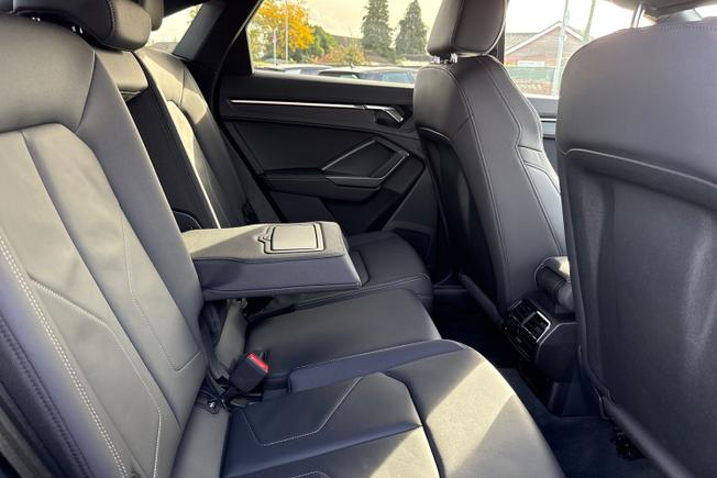 AUDI Q3 Photo 40