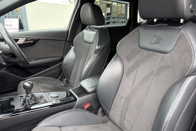 AUDI A4 Avant Photo 35