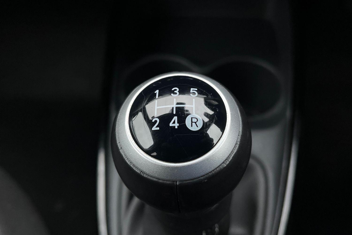 Toyota AYGO X Photo 29