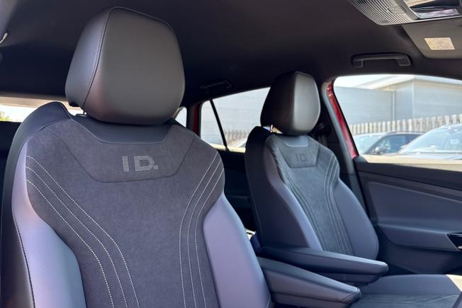 VOLKSWAGEN ID.4 Photo 25