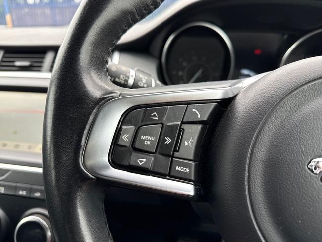 JAGUAR E-Pace Photo 16