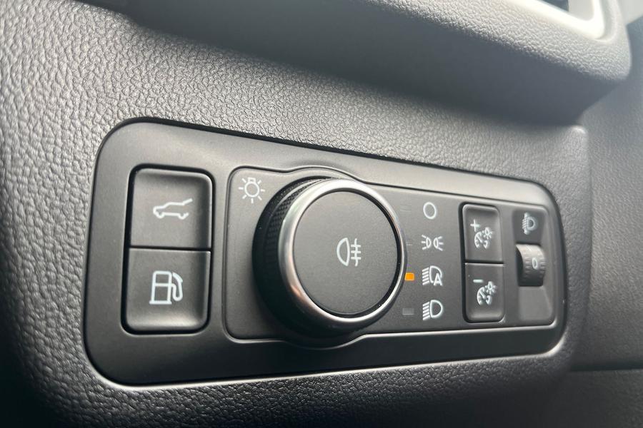 Ford Kuga Photo autoimg-6904a04d8e74d7acab48dd4f08edb2cec884a832.jpg
