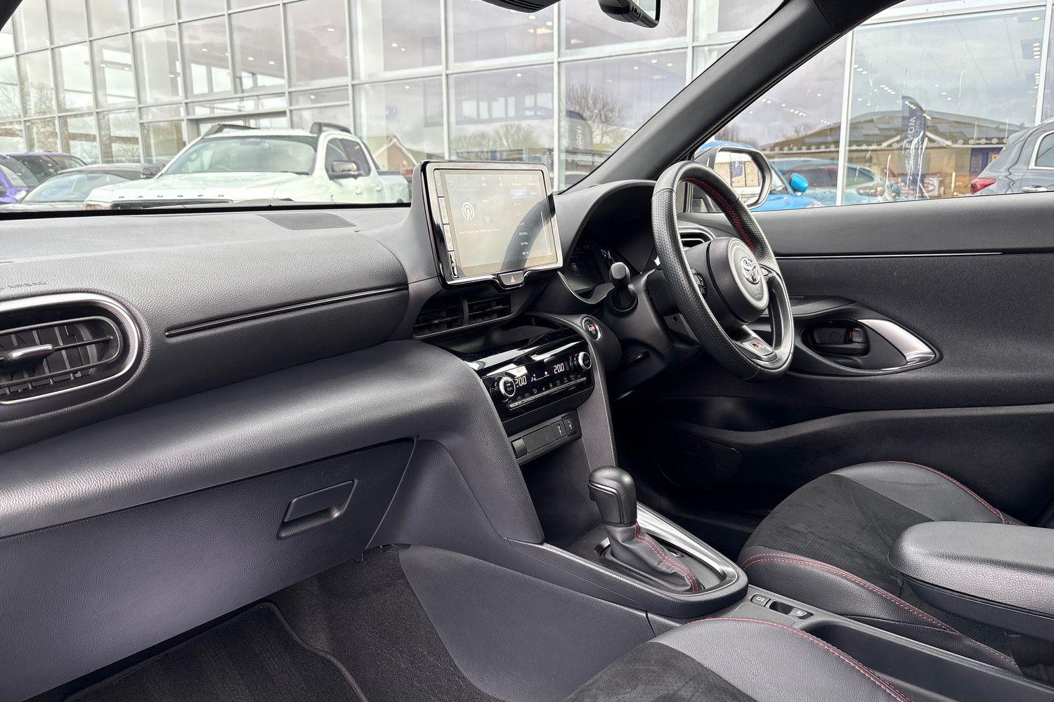 Toyota YARIS CROSS Photo 17