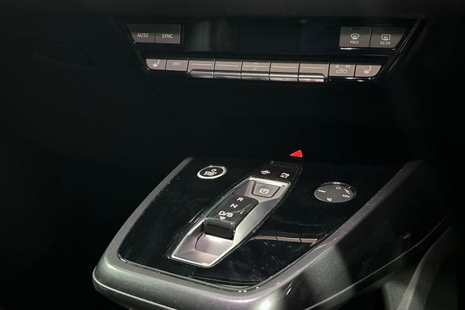 AUDI Q4 e-tron Photo 23