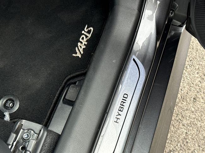 TOYOTA Yaris Photo 41