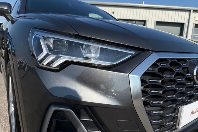 Audi Q3 Photo 19