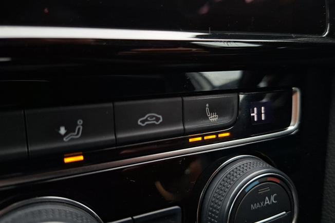 VOLKSWAGEN Golf Photo 30