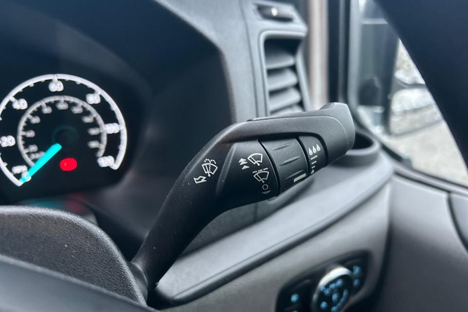 Used Ford TRANSIT CUSTOM YT19CSR 40